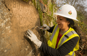 Mini cleaning old stone engraving