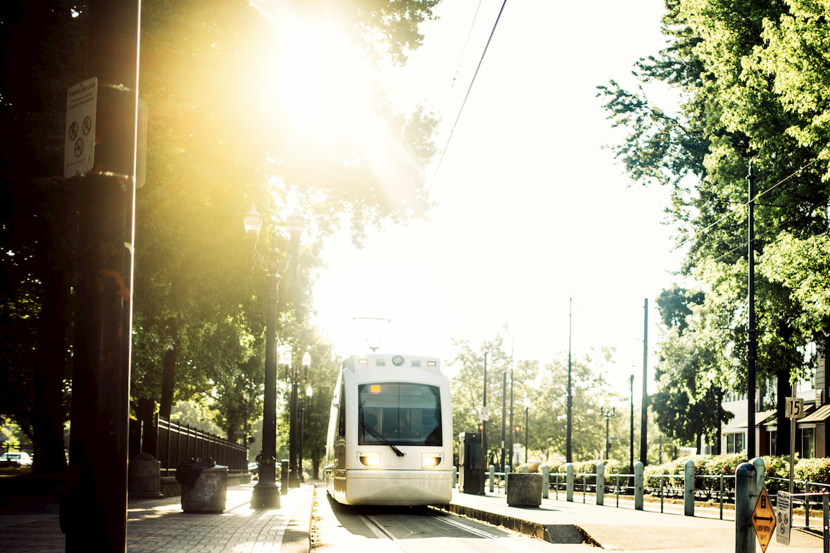 Image of a electric bus with ZERO emissions logo